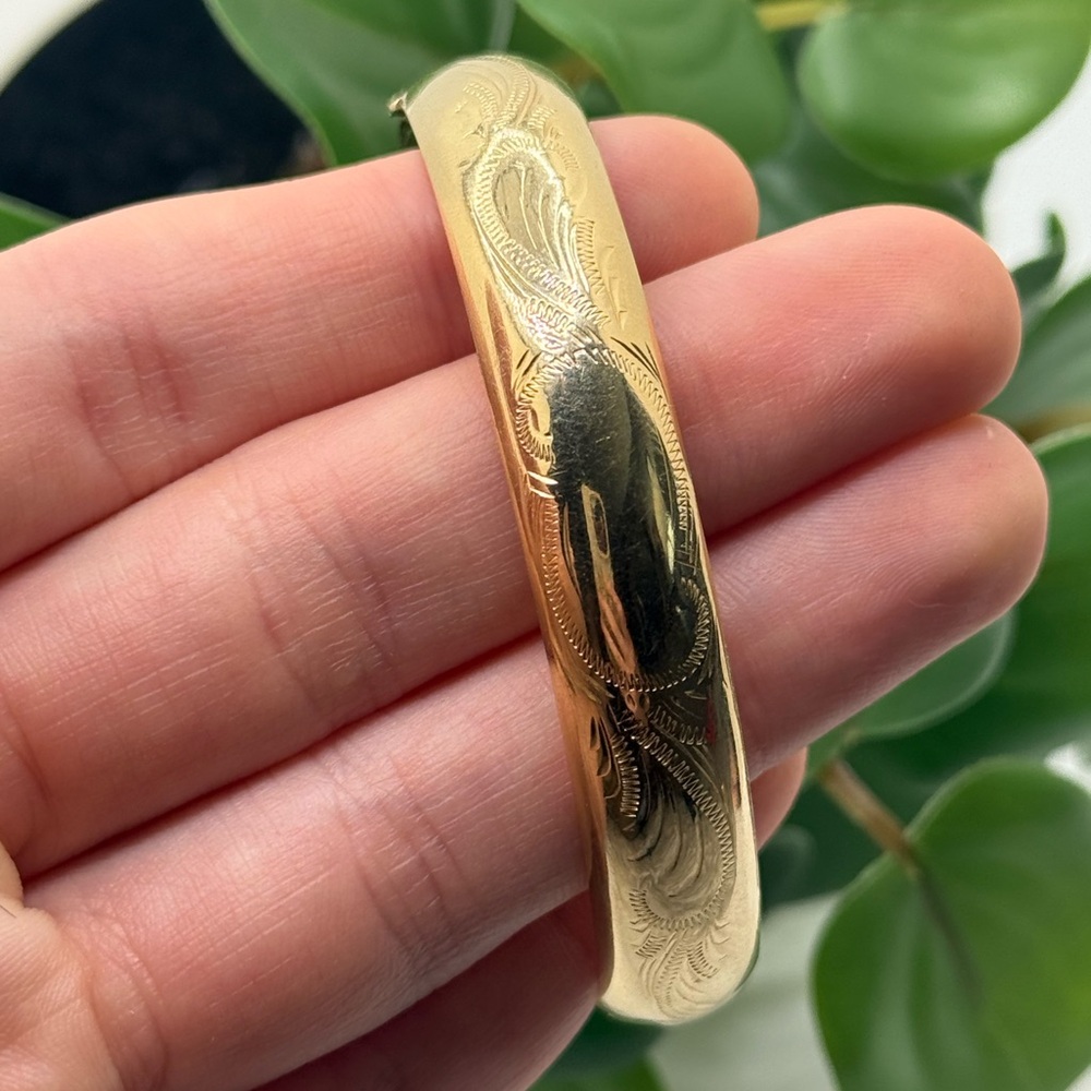 Vintage 14K Yellow Gold Engraved Bangle Bracelet - Picture 4 of 11